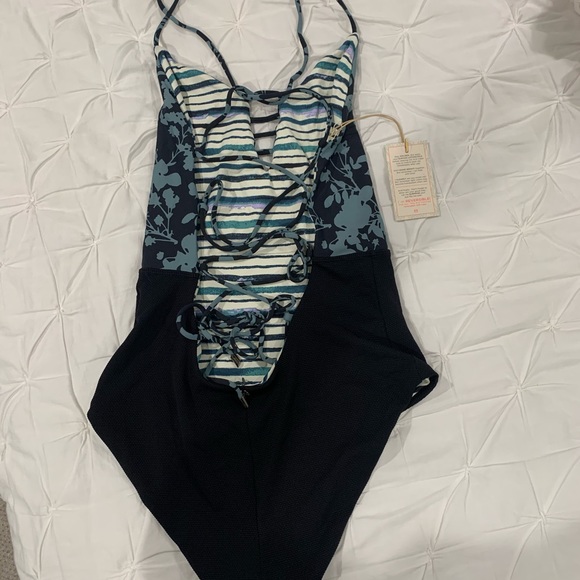 Maaji Cape Santa Maria Reversible One Piece - Picture 5 of 7